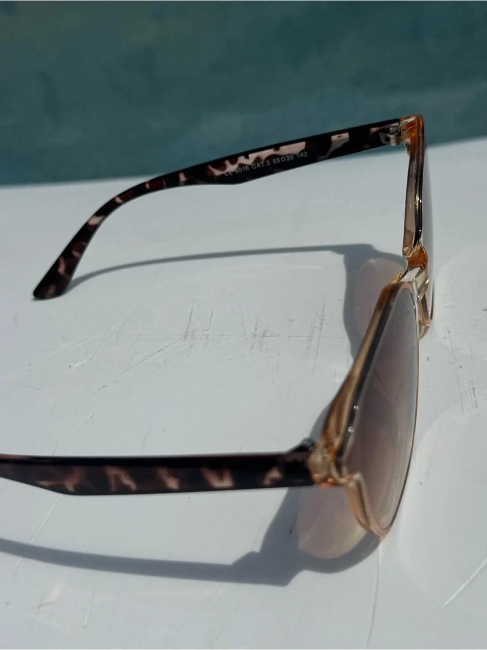 Women’s Brown Gradient Round Sunglasses